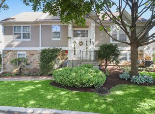 1644 Fox Run Dr, Arlington Heights, IL 60004