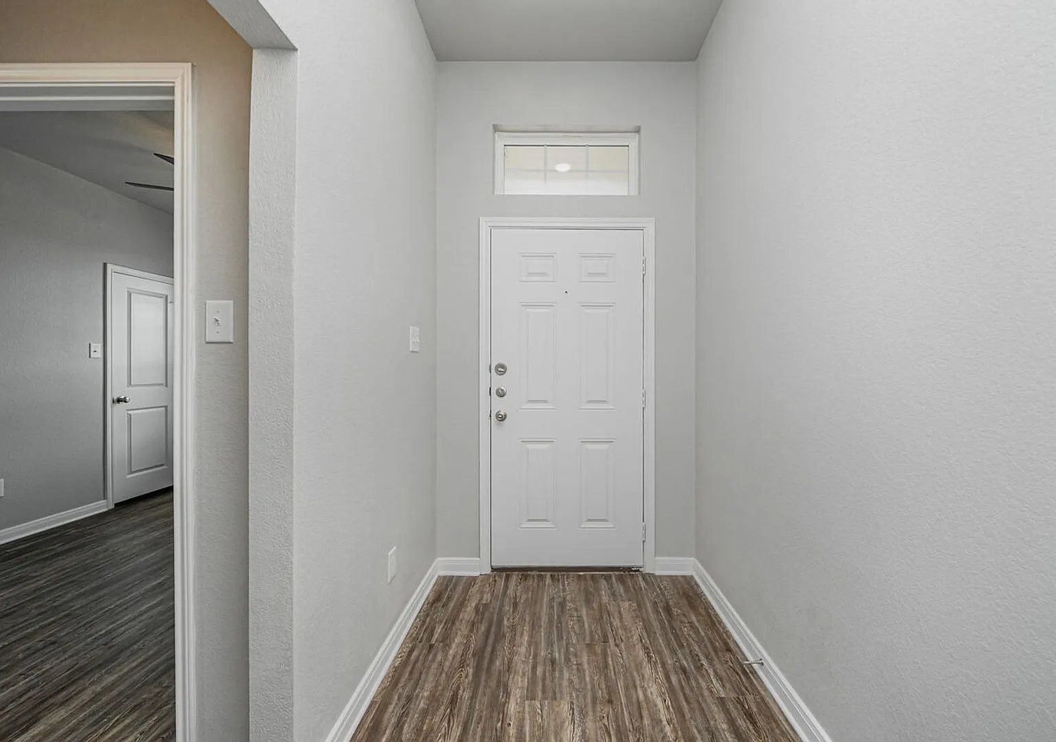 Spacious Single-Family Home Available Now! — Photo 2