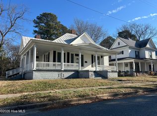 208 W College Street, Mount Olive, NC 28365