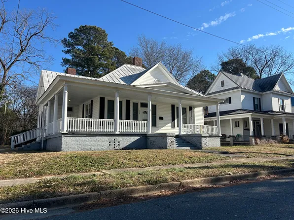 208 W College Street, Mount Olive, NC 28365