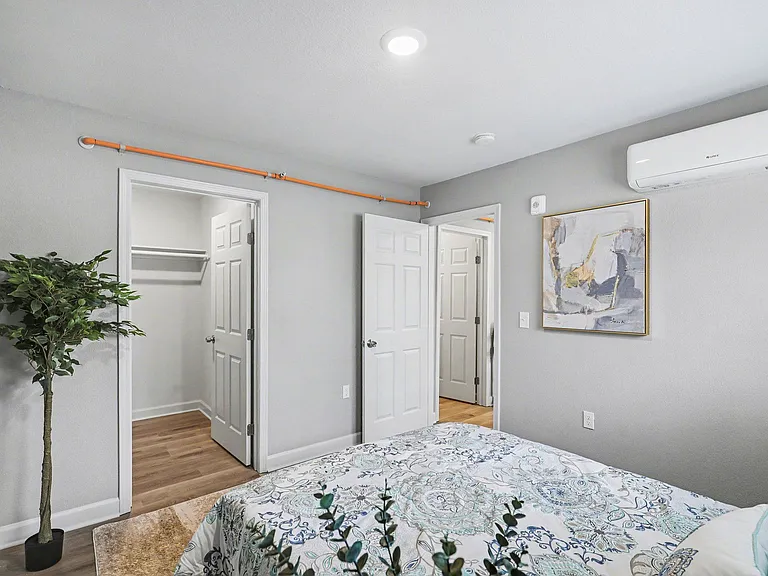 Mayfair Apartments — Photo 14