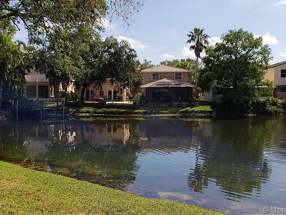 3rd image of 9884 Fairway Cove Ln #9884
