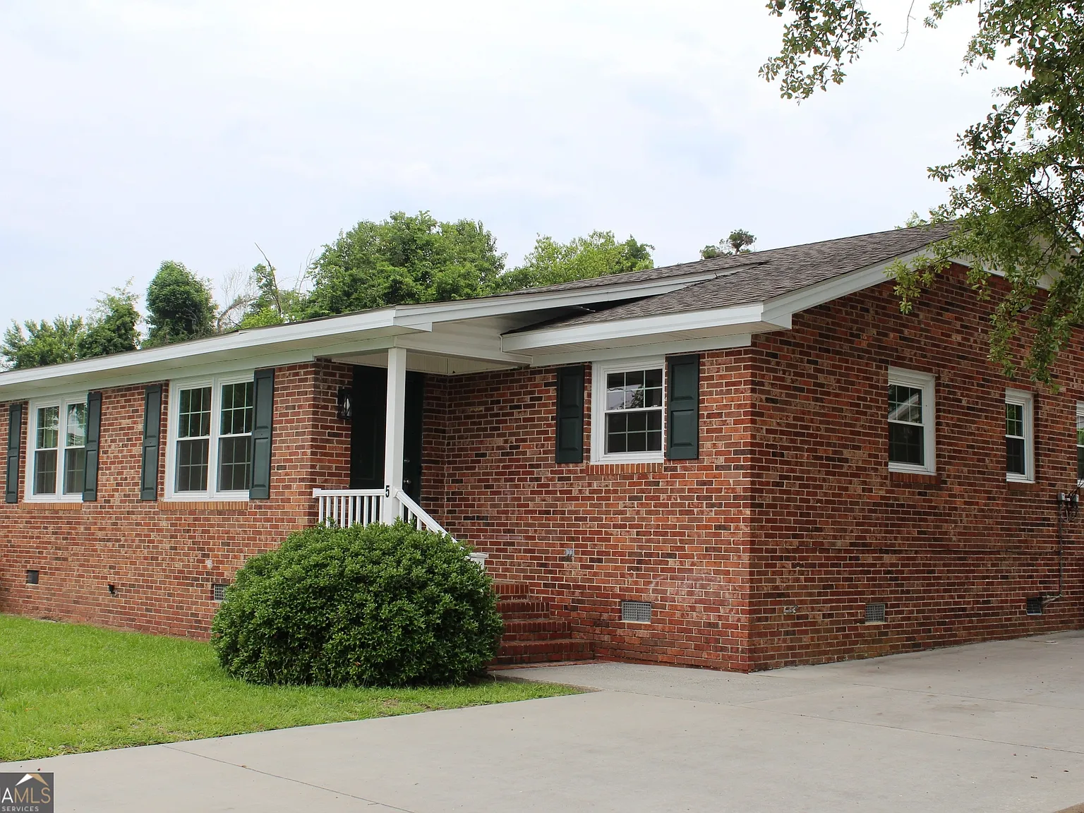 2 bed, 1.0 bath, 1105 sqft, $1,400 — Photo 2