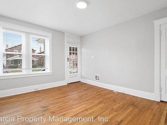 3rd image of 5046 Lindenwood Ave
