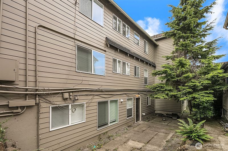 4th image of 4218 Pasadena Place NE