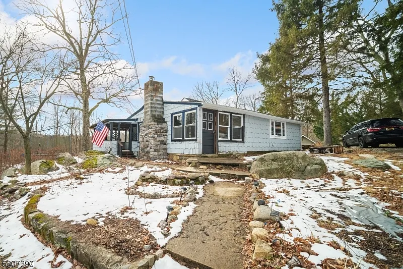 2 bed, 1.0 bath, $2,650 — Photo 1