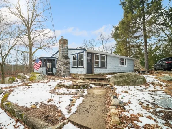 15 Allegheny Ave, West Milford, NJ 07480