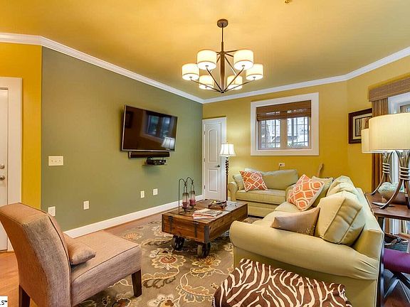 5th image of 350 Mohawk Dr Unit 402