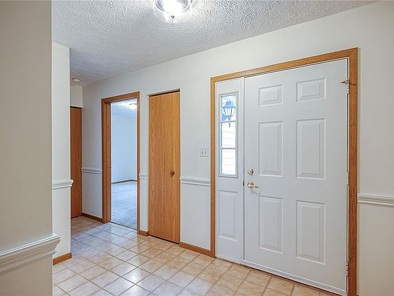 5th image of 310 Carriage Dr