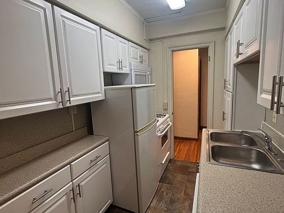 4th image of 60 E Norwich Ave APT 106