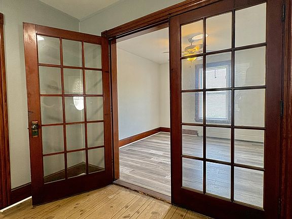 5th image of 104 Brook St #1
