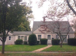 9 Manor Ave, Roslyn Heights, NY 11577