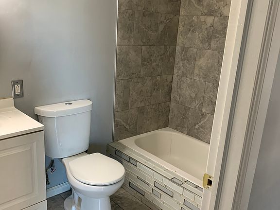 5th image of 726 E 23rd St APT 1