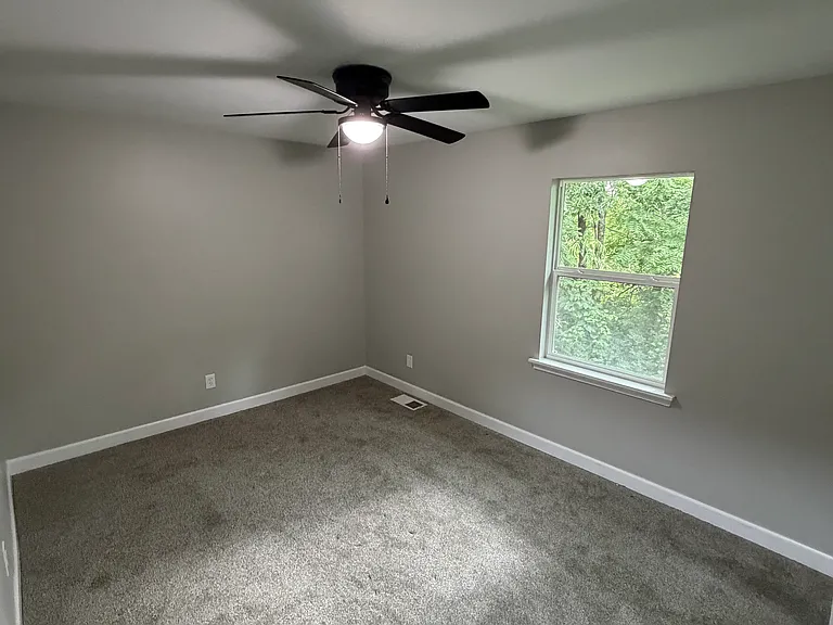 Ridgeway Dr — Photo 15