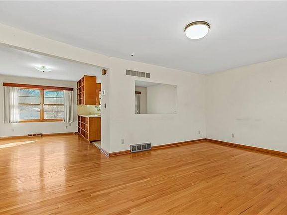 4th image of 6215 Sterling Ave