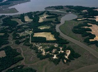 20196 E Magnolia Ct, Smithfield, VA 23430