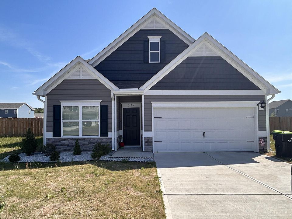 1st image of 204 Saxony Dr