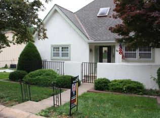 54 Woodbridge Ln, Kansas City, MO 64145