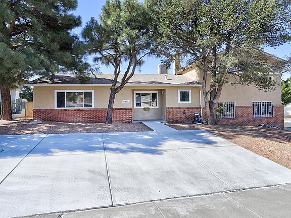 4th image of 11500 Versailles Ave NE