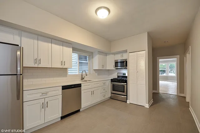 2909 N Ridgeway Ave #1 — Photo 4