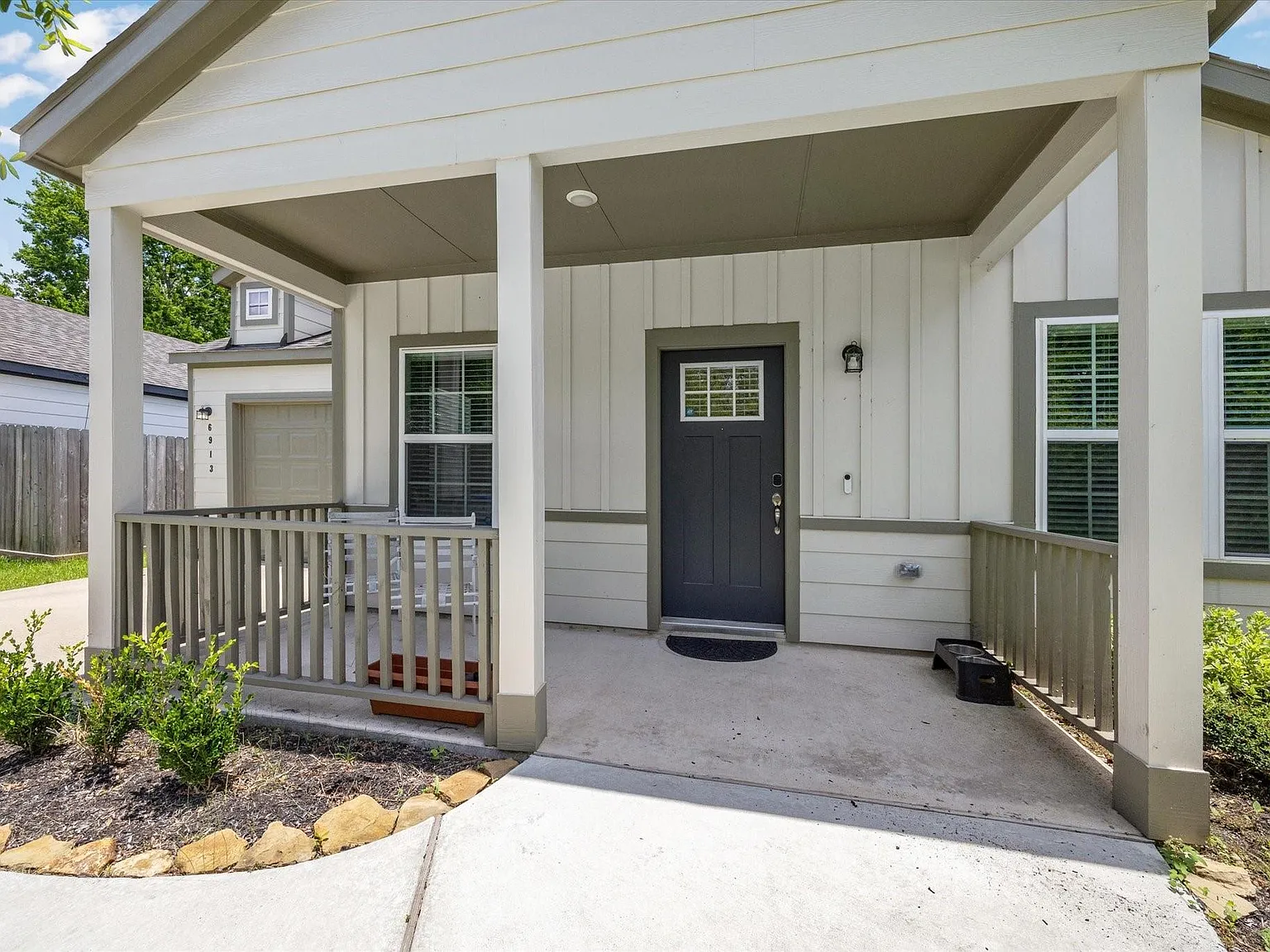 3 bed, 2.0 bath, 1092 sqft, $1,900 — Photo 3