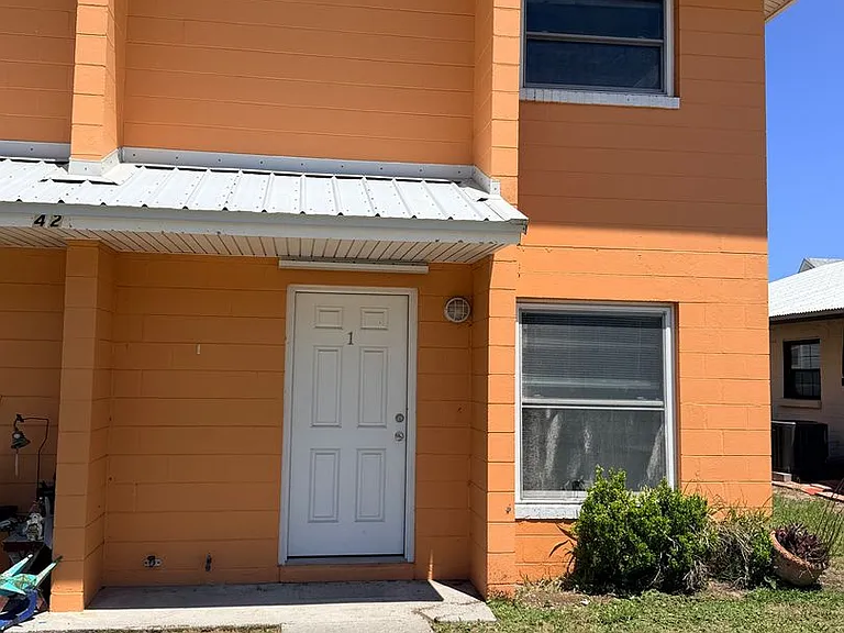342 Tarpon Ave — Photo 2