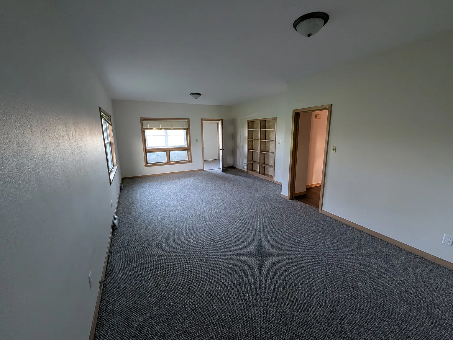 4 bed, 1.5 bath, 1960 sqft, $1,250 — Photo 2