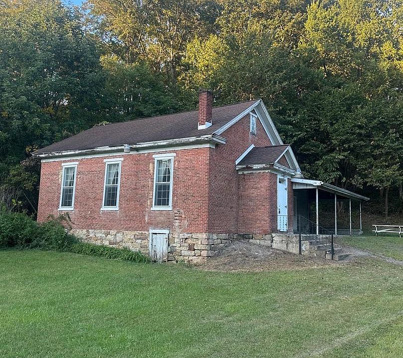 1st image of 320 Locust Run Rd