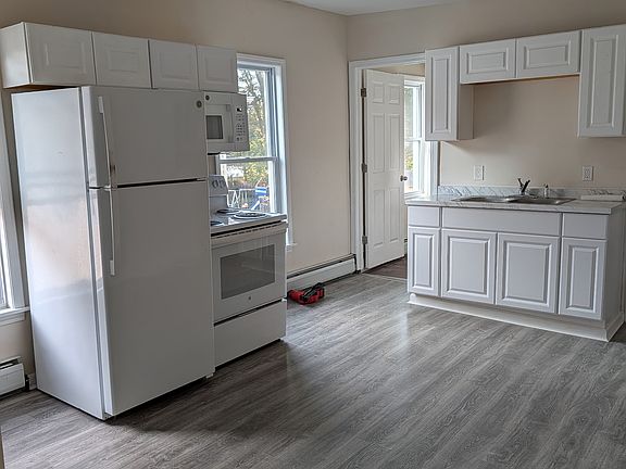 4th image of 56 Weller Ave APT 2