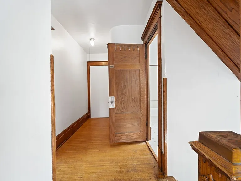 513 W 22nd St — Photo 8