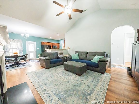 4th image of 487 Roanoke Dr