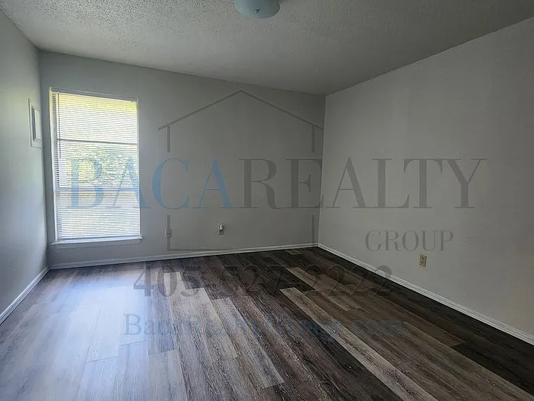 2258 Donna Dr — Photo 4