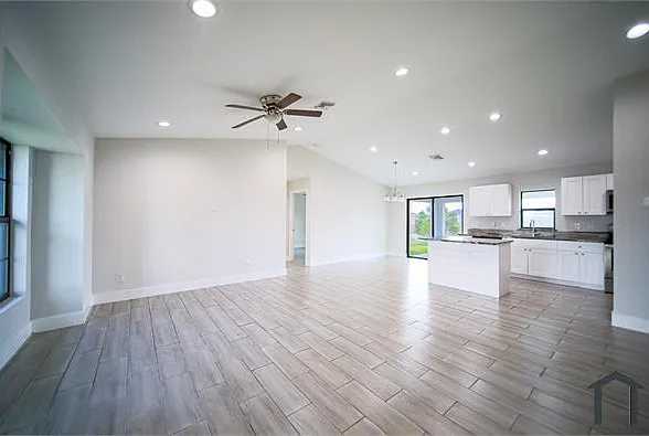 3 bed, 1200 sqft, $1,900 — Photo 2