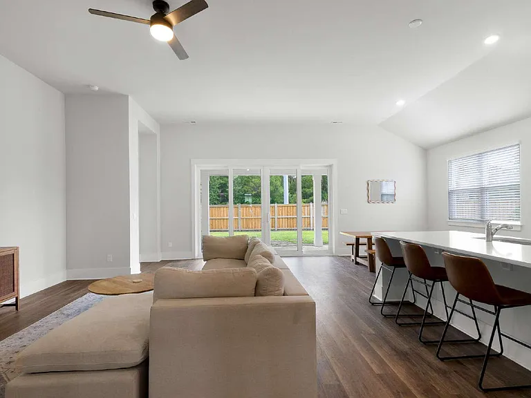 322 Whalebone Ave — Photo 18