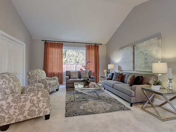 4th image of 1005 Iris Ave