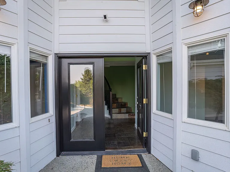 301 Canyon Pl — Photo 2