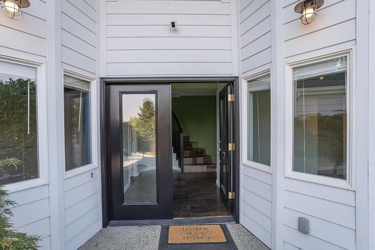 Building Photo - 301 Canyon Pl