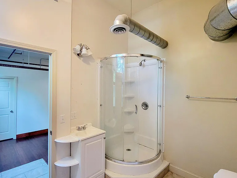 132 Franklin St #202 — Photo 6