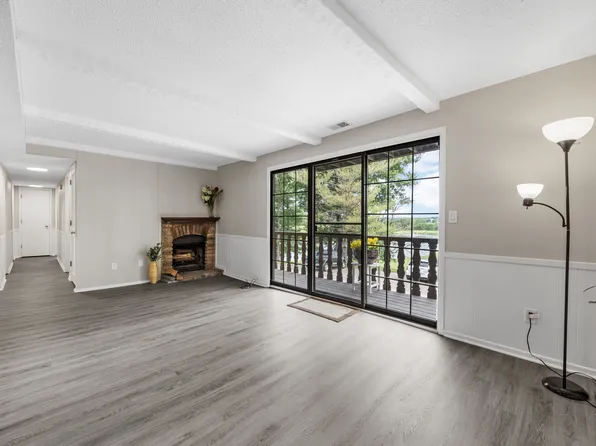 1512 1st Ave #C205n, Coralville, IA 52241