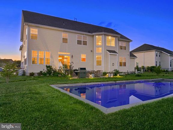 5th image of 2743 Bethpage Ct