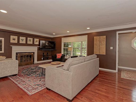 5th image of 21275 Fairmount Blvd