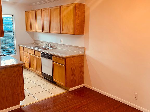 3rd image of 1036 N Stanley Ave APT 2
