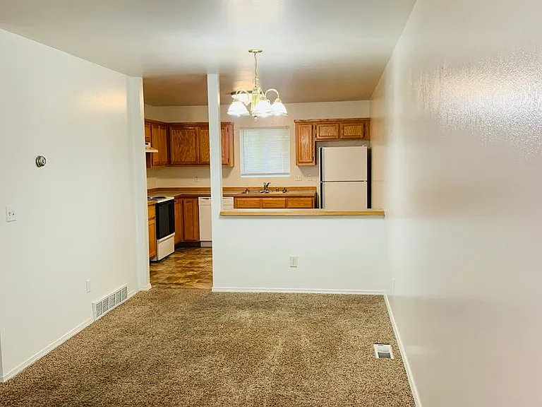 1309 S 2nd St W — Photo 5
