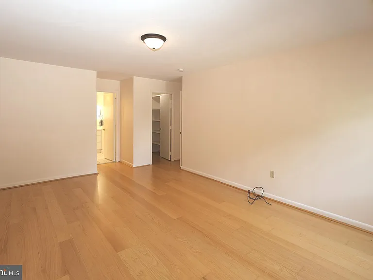 1637 Oakwood Dr #S122 — Photo 12