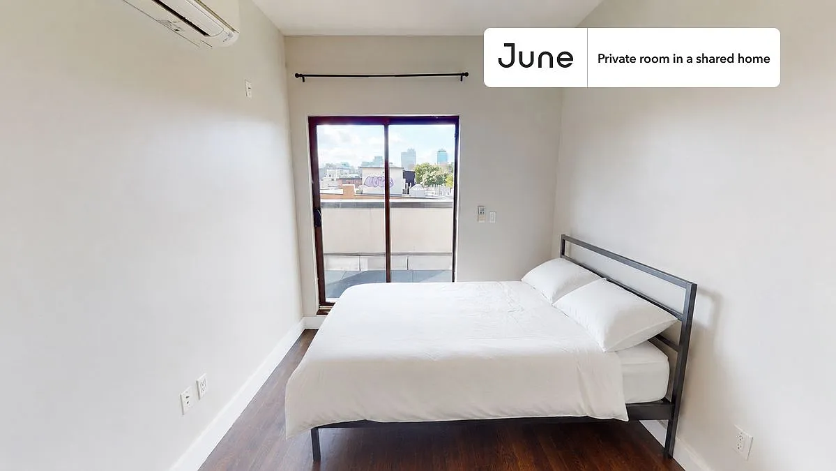Full bedroom in 4 bed/2 bath home in Bedford-Stuyvesant #1563 C — Photo 1
