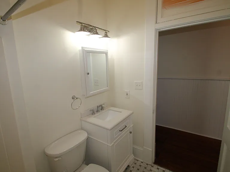 1008 Barnard St — Photo 8