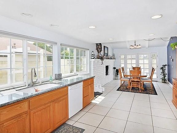 5th image of 746 W Brentwood Ave