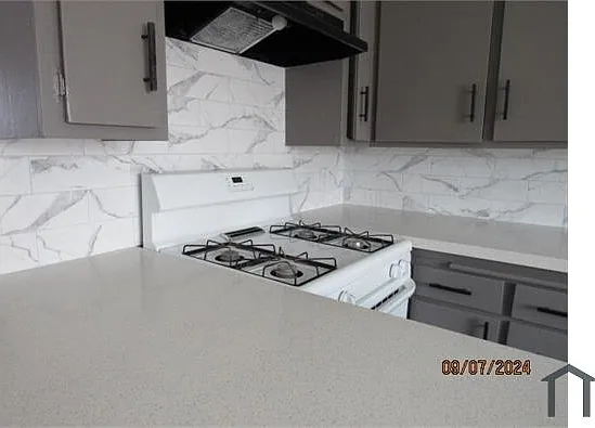 3458 W 67th St #4 — Photo 3