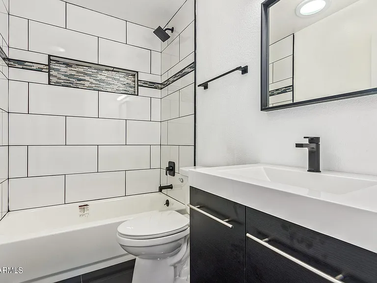 3210 N Jay St — Photo 27