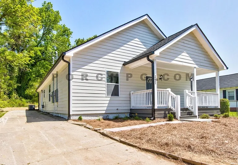 1211 Spring Creek St SW #B — Photo 1